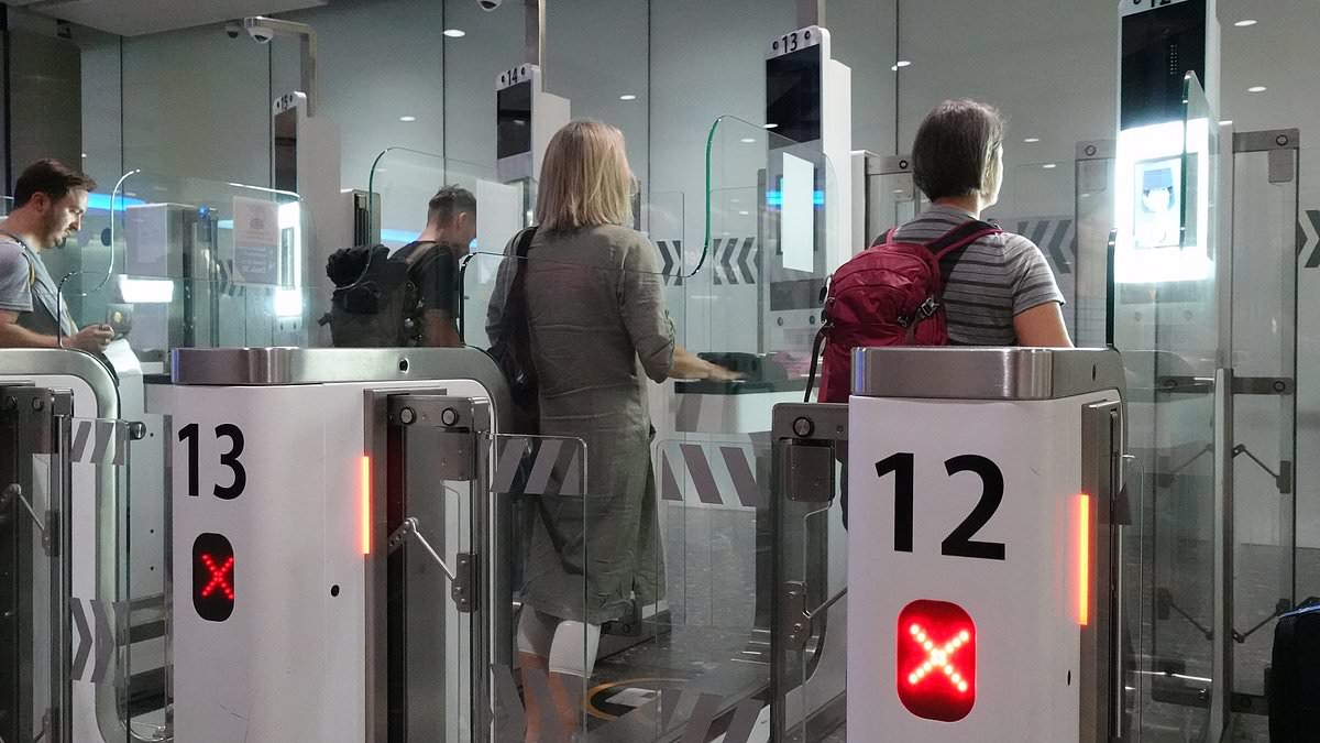 UK e-gates to open for children aged 8-9 from July