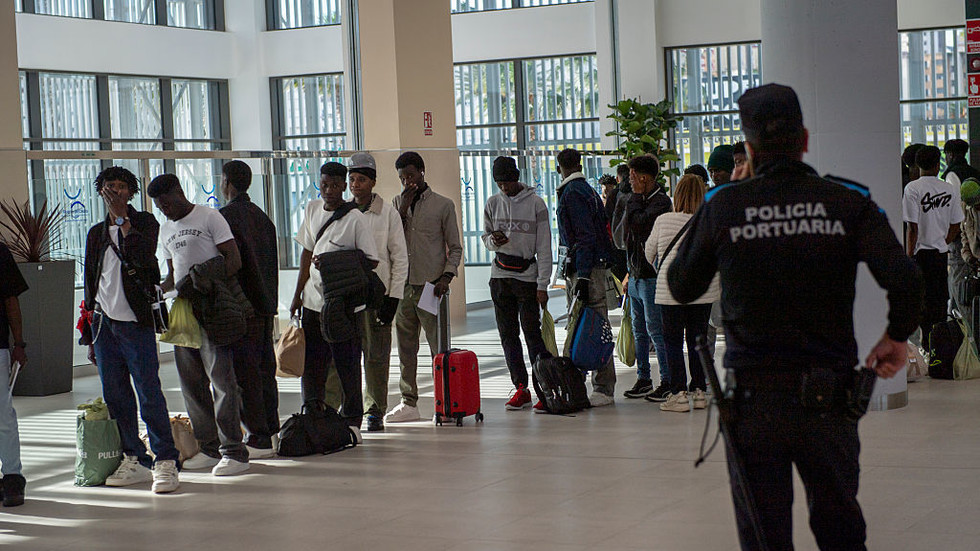 Spain's Migration Surge Fuels Political Clash Over Schengen