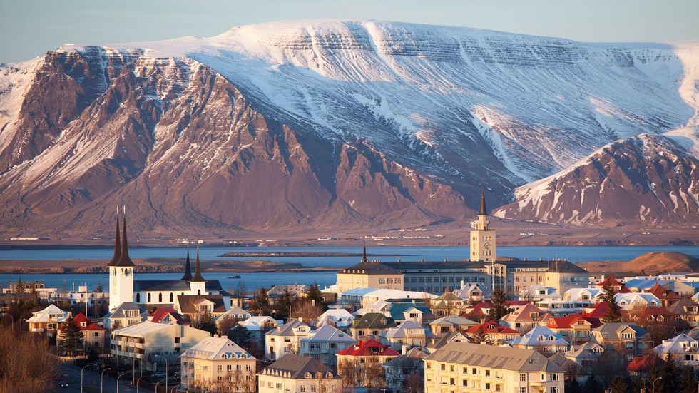 Iceland Eyes EU Membership Vote Amid Trump's Arctic Ambitions