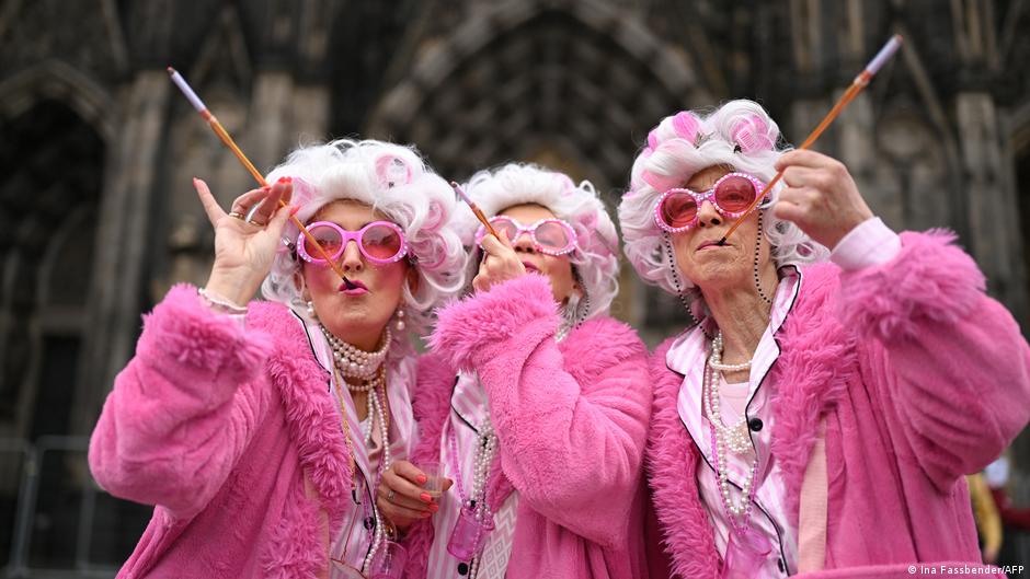 Germany Extends Border Checks, Carnival Parades Satirize Politics