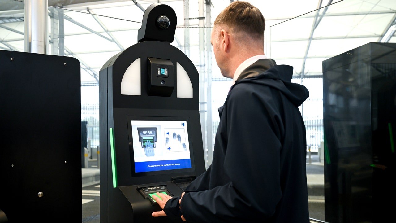 EU's New EES System: Fingerprints & Photos for Travelers