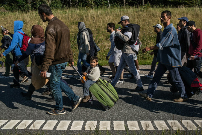 Spain's Migrant Amnesty: 1.3M Apply, Europe Reacts